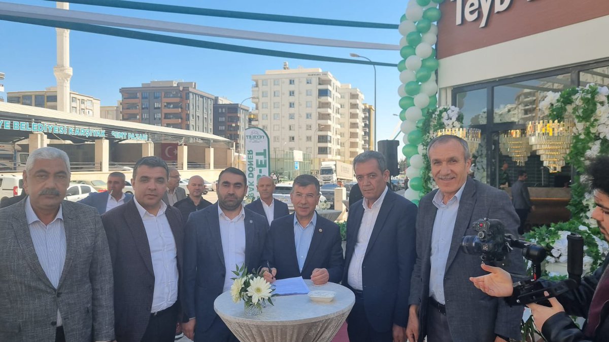 Uluslararası lobilerin saldırısı altında olan aile yapısının korunması ve kılık kıyafet özgürlüğünün anayasal güvence altına alınması için Memur-Sen’imiz tarafından başlatılan “Anayasa Değişsin Aile Korunsun” imza kampanyamıza destek olan Milletvekilimiz Sn.<a href="/malicevheri/">𝐌𝐞𝐡𝐦𝐞𝐭 𝐀𝐥𝐢 𝐂𝐞𝐯𝐡𝐞𝐫𝐢</a> tşk edrz.