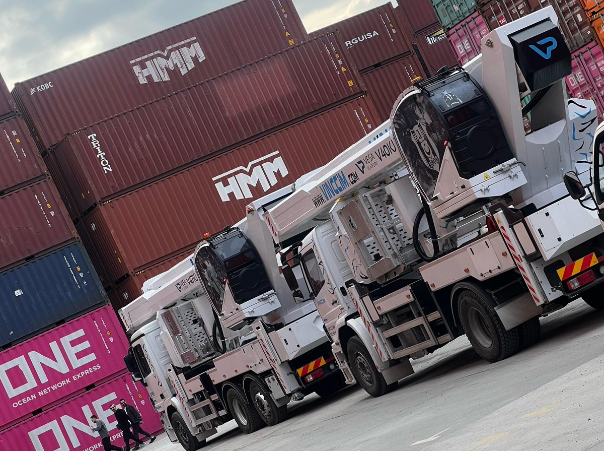 Abi-Kardeş / Brothers 

#vesaplatform #V40KJ #V47KJ

#aerialworkplatform #awp #workplatform #platform #V40KJ #V47KJ #V53KJ #spiderlift #spiderplatform #lift #liftheavy #lifting #truckmounted #truckmountedplatform #accessplatform #plataformadeelevacion #jumboplatform #bauma