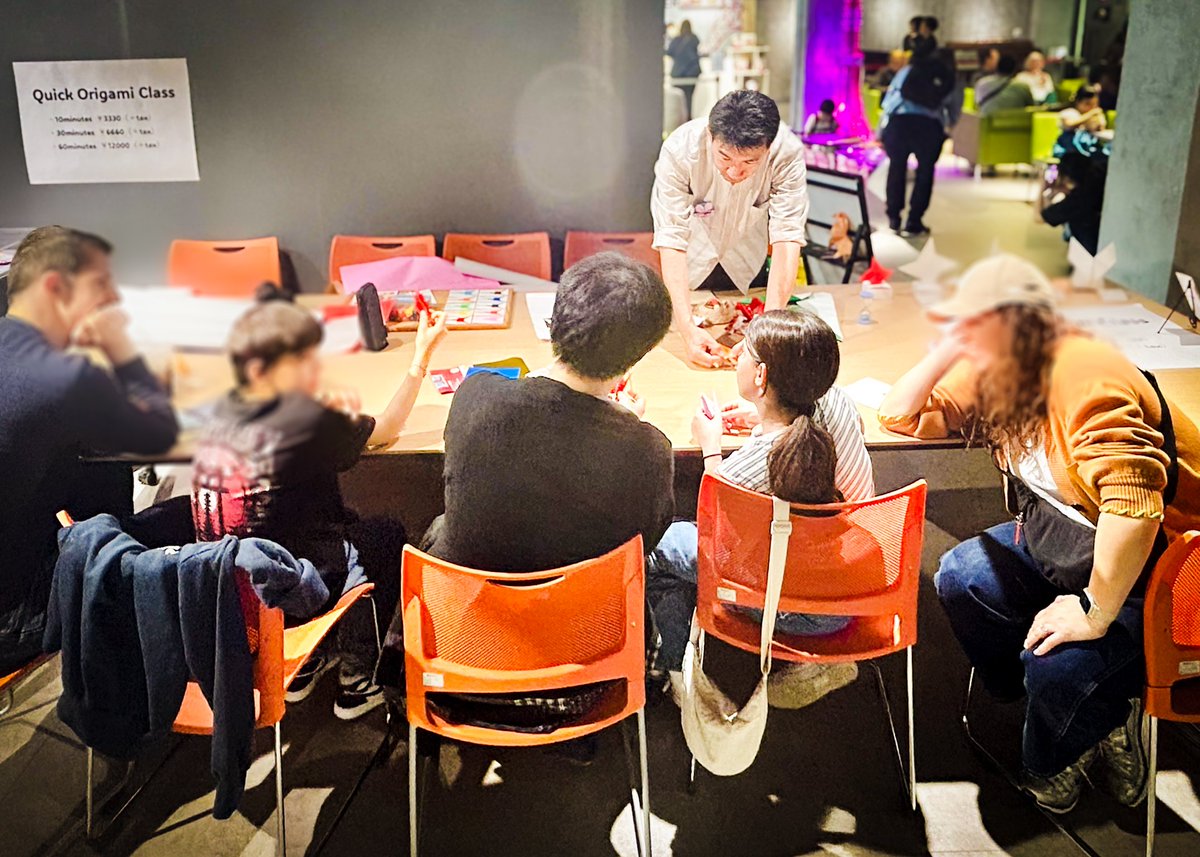 origamiq_info's tweet photo. TOKYO TOWER4.13
講師
松田景吾さん(お昼頃まで)
長山海澄さん @kaito_origami
佐原広樹さん @rokishi_cello (お昼頃まで)
小尻爌也さん @kojirill_ori
木下実音さん @mio_origami (15時頃~)
菊田創さん @Titipin
会場案内人
くまざわれな @kumzawarena
#EnglishWorkshop #Origami https://t.co/LXZCWwX1ES