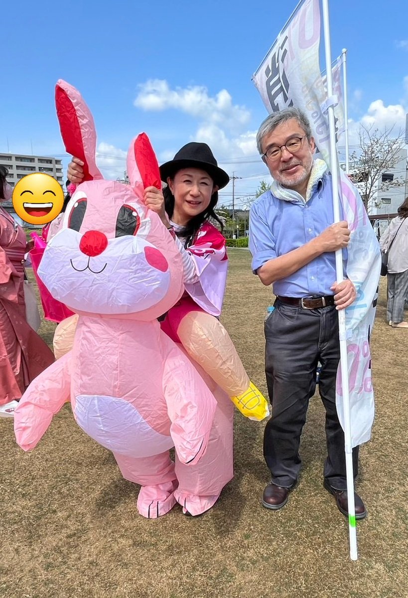 masarinreiwa's tweet photo. 何なら、最近のライフワーク。#林まさこ ウサギ🐰ライダー。今日もチビッ子にイジられて、ピョコピョコはしゃいじゃいました🎵
｢あれ？林さん、今日はウサギじゃないの？｣と、原発ゼロアクションの時にもお会いした #上村英明 議員、今日は🐰です。
#れいわ新選組 #山本太郎 #増税ダメ絶対デモ https://t.co/VNMUeJfldM