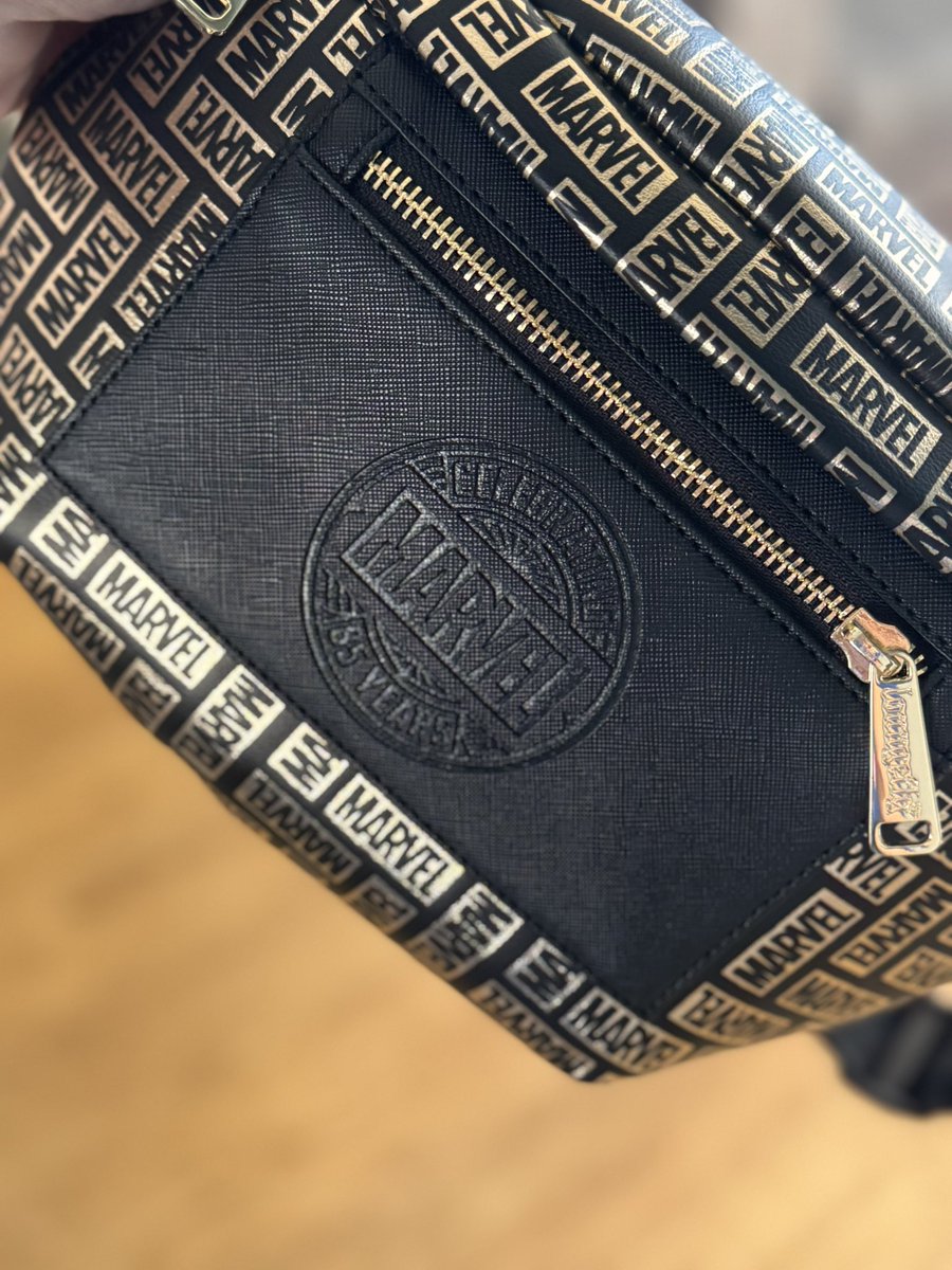maickel1979's tweet photo. New and I love it !! #Tradeinn
by #Loungefly #Marvel 👜🎒
#heuptas #waistbag #bag #gold @Loungefly @Marvel https://t.co/PPK2J21Eqe