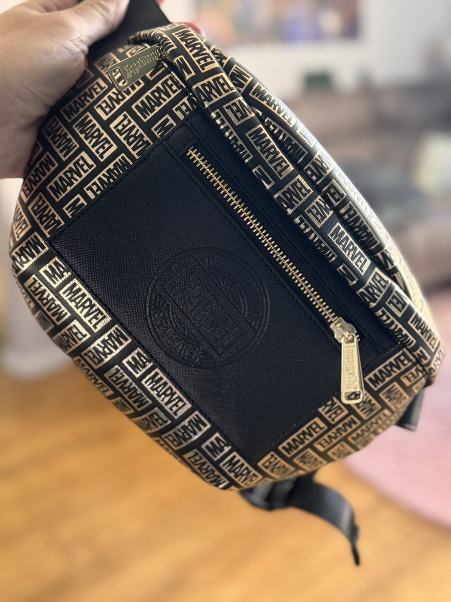 maickel1979's tweet photo. New and I love it !! #Tradeinn
by #Loungefly #Marvel 👜🎒
#heuptas #waistbag #bag #gold @Loungefly @Marvel https://t.co/PPK2J21Eqe
