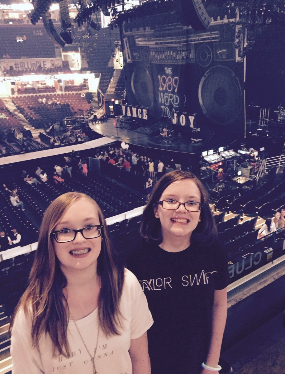 kencat0's tweet photo. About me:
💜I’m 21
💜Been a swiftie for as long as I can remember
💜seen Taylor 3 times
💜spent way too much money on merch
#TaylorSwift https://t.co/6AXCpYyUuo