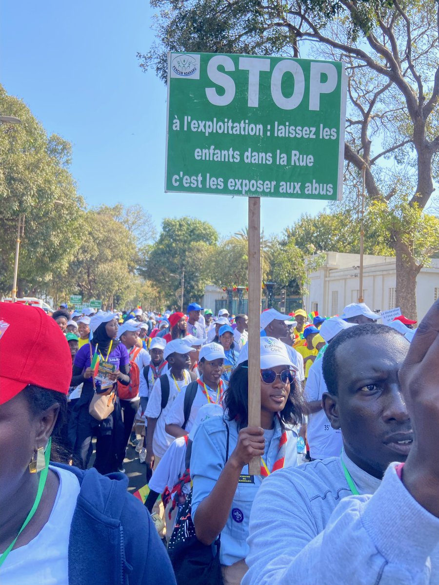 scoutdusenegal's tweet photo. Les Scouts du Sénégal ont pris part à la randonnée pédestre organisée par le ministère de la famille et des solidarités aujourd’hui pour remettre un mémorandum des enfants au Premier ministre @SonkoOfficiel.

#changement #sds #scoutisme #Transformation #randonee #memerandom https://t.co/iajnQv1DlL