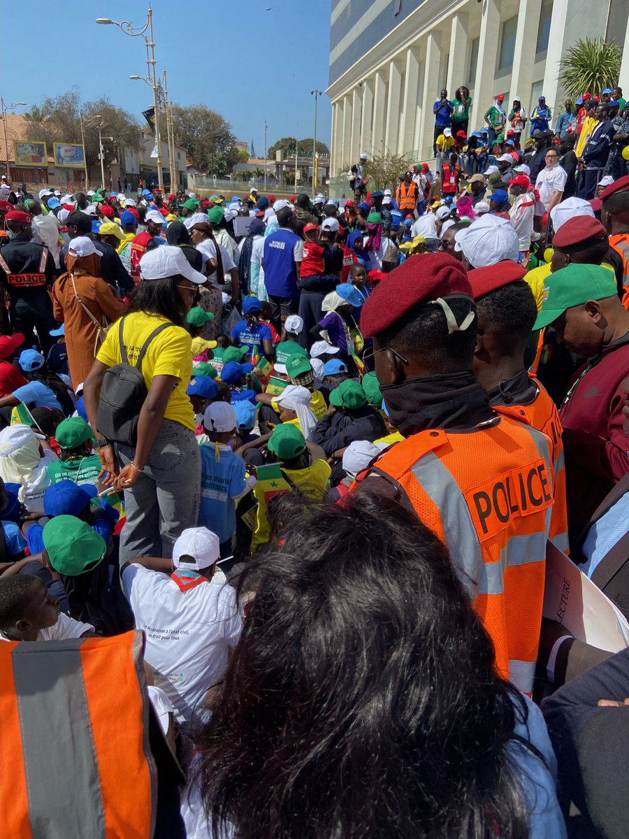 scoutdusenegal's tweet photo. Les Scouts du Sénégal ont pris part à la randonnée pédestre organisée par le ministère de la famille et des solidarités aujourd’hui pour remettre un mémorandum des enfants au Premier ministre @SonkoOfficiel.

#changement #sds #scoutisme #Transformation #randonee #memerandom https://t.co/iajnQv1DlL
