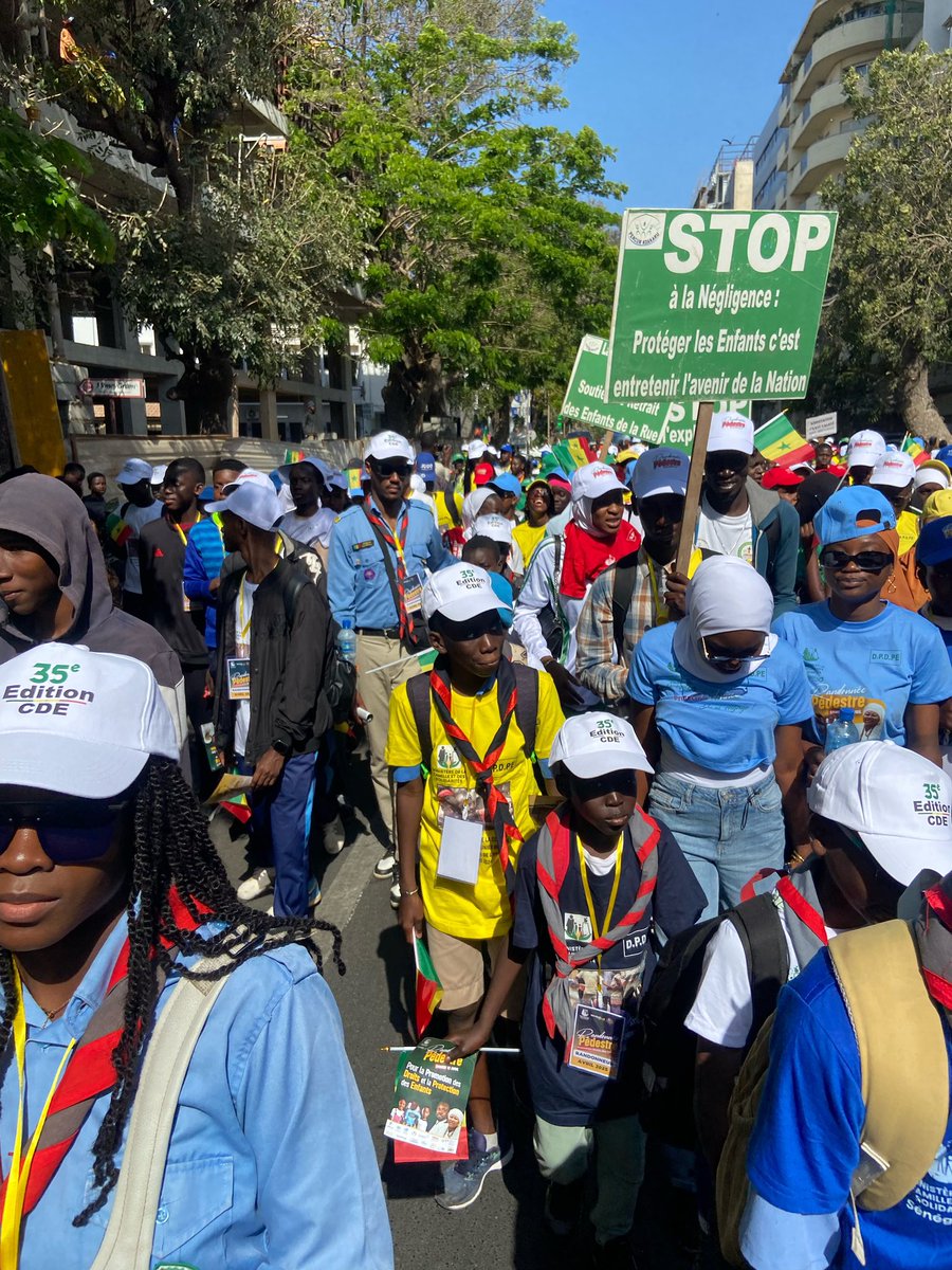 scoutdusenegal's tweet photo. Les Scouts du Sénégal ont pris part à la randonnée pédestre organisée par le ministère de la famille et des solidarités aujourd’hui pour remettre un mémorandum des enfants au Premier ministre @SonkoOfficiel.

#changement #sds #scoutisme #Transformation #randonee #memerandom https://t.co/iajnQv1DlL