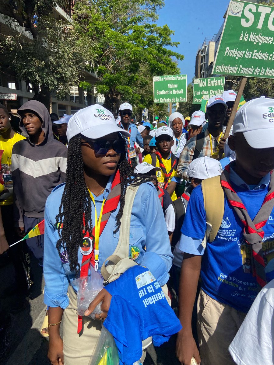 scoutdusenegal's tweet photo. Les Scouts du Sénégal ont pris part à la randonnée pédestre organisée par le ministère de la famille et des solidarités aujourd’hui pour remettre un mémorandum des enfants au Premier ministre @SonkoOfficiel.

#changement #sds #scoutisme #Transformation #randonee #memerandom https://t.co/iajnQv1DlL