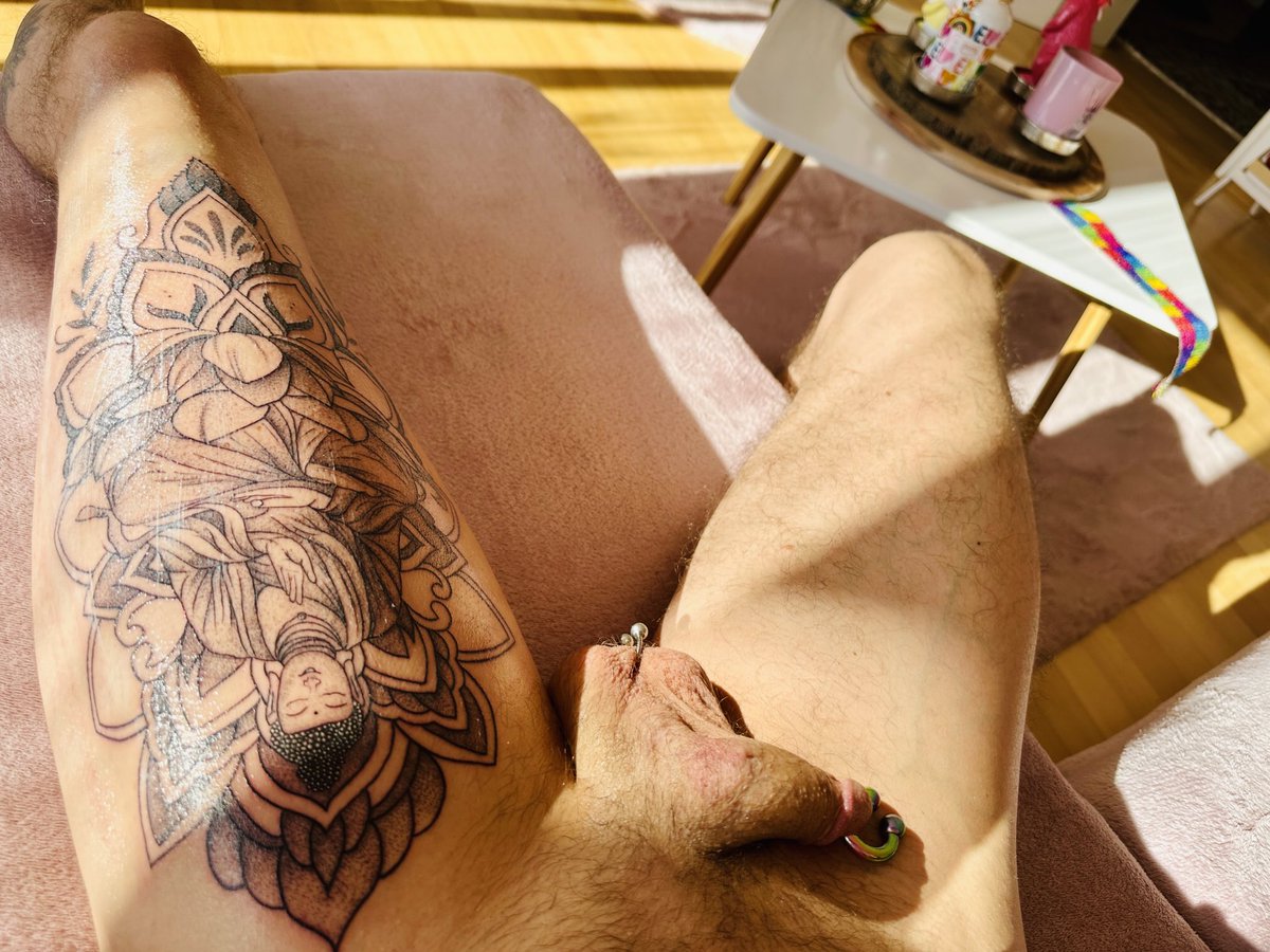 gaykinky76's tweet photo. Gepierct und tätowiert 😉
#piercing #tatoo #intimpiercing #pa #transcirtal https://t.co/LfhNmkNUvn