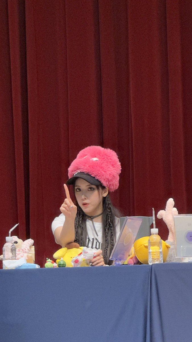 작년 생일엔 대만 이번 생일엔 일본 
월드쮸의 삶이란…. 
지우 생일쮸카해~ 항상 행복한 하루 보내길 바래 

#NMIXX #엔믹스
#지우 #JIWOO
#지우야_생일쮸카해
#Happy_MyJIWOO_Day