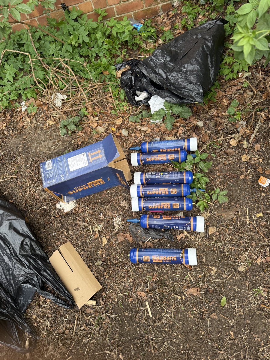 harrygeorgiou07's tweet photo. @lpoolcouncil Found these nitrous oxide canisters in my local park today at Camp Hill. Can you remove them ?
#Liverpool #KeepParksSafe #Littering #PublicSafety #CleanUpLiverpool https://t.co/ABuOLu2Q8m