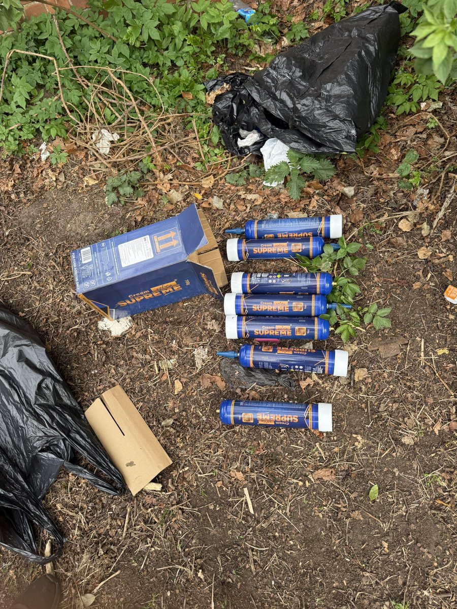 harrygeorgiou07's tweet photo. @lpoolcouncil Found these nitrous oxide canisters in my local park today at Camp Hill. Can you remove them ?
#Liverpool #KeepParksSafe #Littering #PublicSafety #CleanUpLiverpool https://t.co/ABuOLu2Q8m