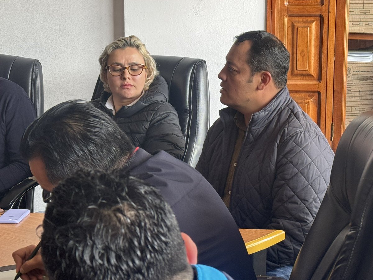 Reparar la calle 15 es urgente: su colapso afectaría a Facatativá y al país. Hoy, el paso restringido pone en riesgo el abastecimiento de <a href="/BOG_ELDORADO/">Aeropuerto El Dorado</a> en plena Semana Santa. ¡La solución es de todos! #Facatativá <a href="/InviasOficial/">Invías</a> <a href="/MinTransporteCo/">MinTransporte</a> <a href="/MinEnergiaCo/">Minenergía</a> #opain <a href="/ANI_Colombia/">Agencia Nacional de Infraestructura</a>