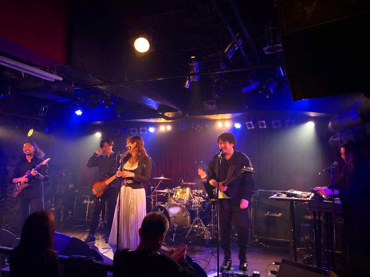 solarglider's tweet photo. 今日は渋谷Star Loungeでの「PROGMATIK vol.5」へ。諸事情により観たのは目的のEARLY CROSSのみ。しばらくライヴ活動はお休みで新譜制作にシフトするとのことだが、1曲目に披露された新曲を聴く限り期待大。もちろんライヴもKristenさんの猫話なども含めて素晴らしかった&楽しかった!#EarlyCrossBand https://t.co/0pqRRqwtnS