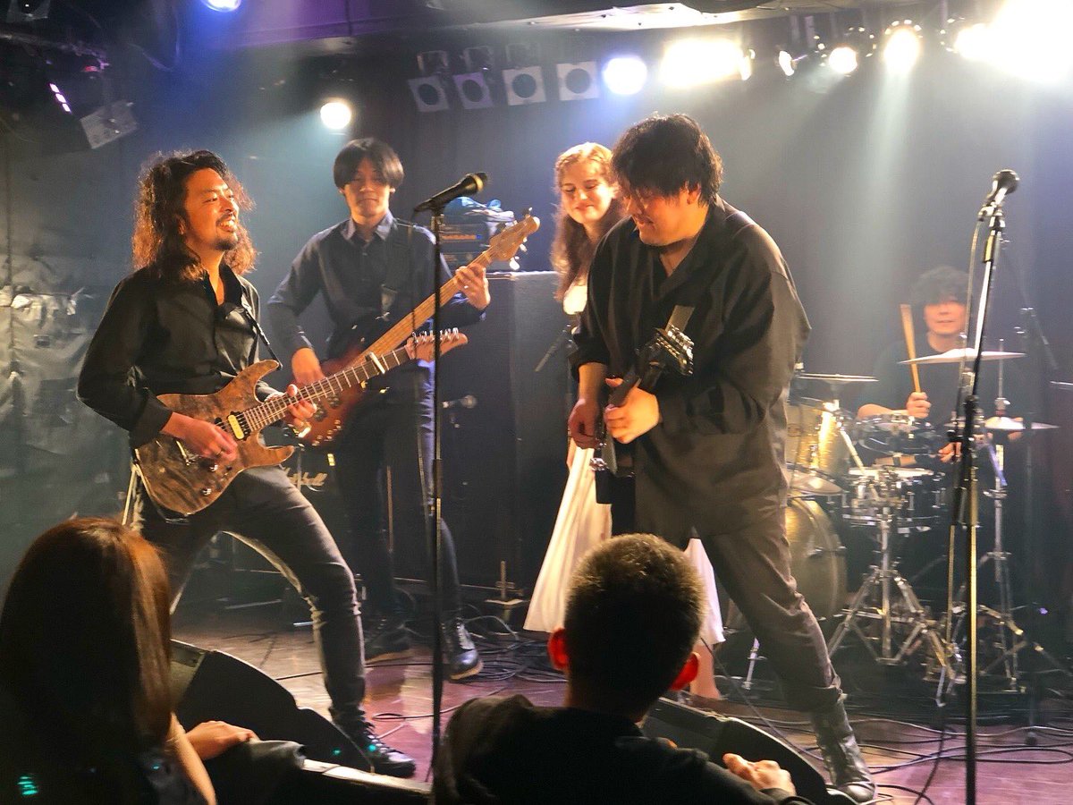 solarglider's tweet photo. 今日は渋谷Star Loungeでの「PROGMATIK vol.5」へ。諸事情により観たのは目的のEARLY CROSSのみ。しばらくライヴ活動はお休みで新譜制作にシフトするとのことだが、1曲目に披露された新曲を聴く限り期待大。もちろんライヴもKristenさんの猫話なども含めて素晴らしかった&楽しかった!#EarlyCrossBand https://t.co/0pqRRqwtnS
