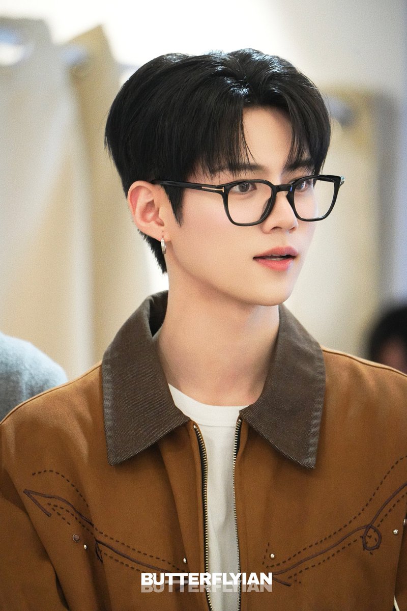 250412 모루인형 탑로더 클래스

#이안 #Ian #イアン
#루네이트 #LUN8 #ルネイト