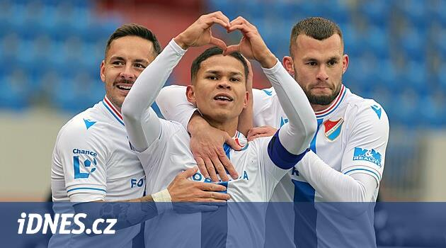ml_ufsbt's tweet photo. 🇨🇿 Czech Republic, First League, April 12, Round 29 🏆
FK Dukla Praha vs. Baník Ostrava
Dukla struggles with -21 goal diff; scoring 0.71/game. 📉  
Baník shines with +24 goal diff; netting 1.75/game. ⚽  
Dukla's recent form: stronger defense, 2 points/game. 🤔  
Baník: scoring surge, over 2 goals/game recently. 🔥  
Prediction: Baník wins, 2-0. Dukla's bus may not hold. 
#Czech #CzechLeague #FirstLeague #football #soccer #preview #insight #betting