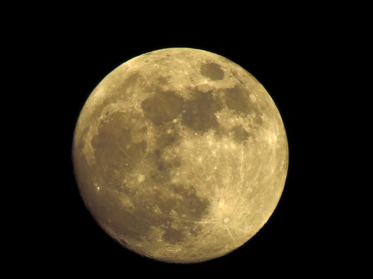 angegarrod's tweet photo. @MoonHourSocial @kamin_amy @astronomy_dan @CathAdams1973 @chickebabe3 @DavidBflower @DaydreamAstro @hyman_roger @Joeynoble @Josep_Trigo For the first time in a couple of weeks, it's cloudy!
Got this yesterday though 98.7% Waxing Gibbous moon sunset and beyond. https://t.co/2tb7yJqpQU