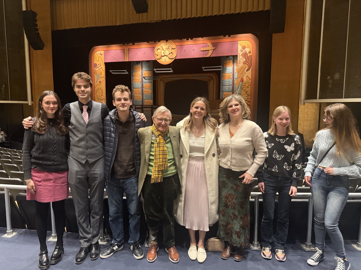 E. Gordon Gee (@gordongee) on Twitter photo I took members of newly formed Student Art Alliance to 9 to 5 last night. Fabulous show! Two more days to see it at the CAC. I took members of newly formed Student Art Alliance to 9 to 5 last night. Fabulous show! Two more days to see it at the CAC.