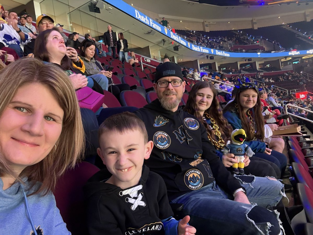 JimmyC_814's tweet photo. @monstershockey Finish the final home game of the regular season with a Weekend Win? Yes please! #FearTheDepths #CalderCup #AHL 🖤💙🏒🥅 https://t.co/CUd17g4em5