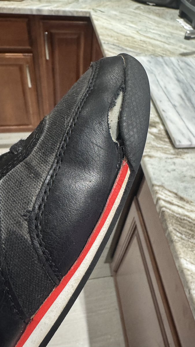 mcayal's tweet photo. @LEVIS the quality of your products has really diminished. I wore those shoes a handful of times, and all it took for them to fall apart was 1/2 day of sightseeing https://t.co/Hjki5o0lq9