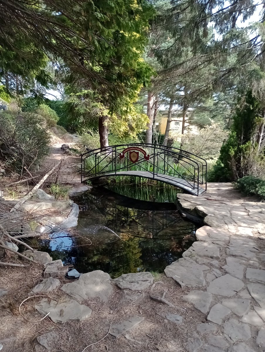 sparklejax's tweet photo. Beautiful walk around Dr Neil's Garden in Duddingston Village. #Edinburgh #Duddingston #ArthursSeat #DrNeilsGarden https://t.co/kac1GrH8QX