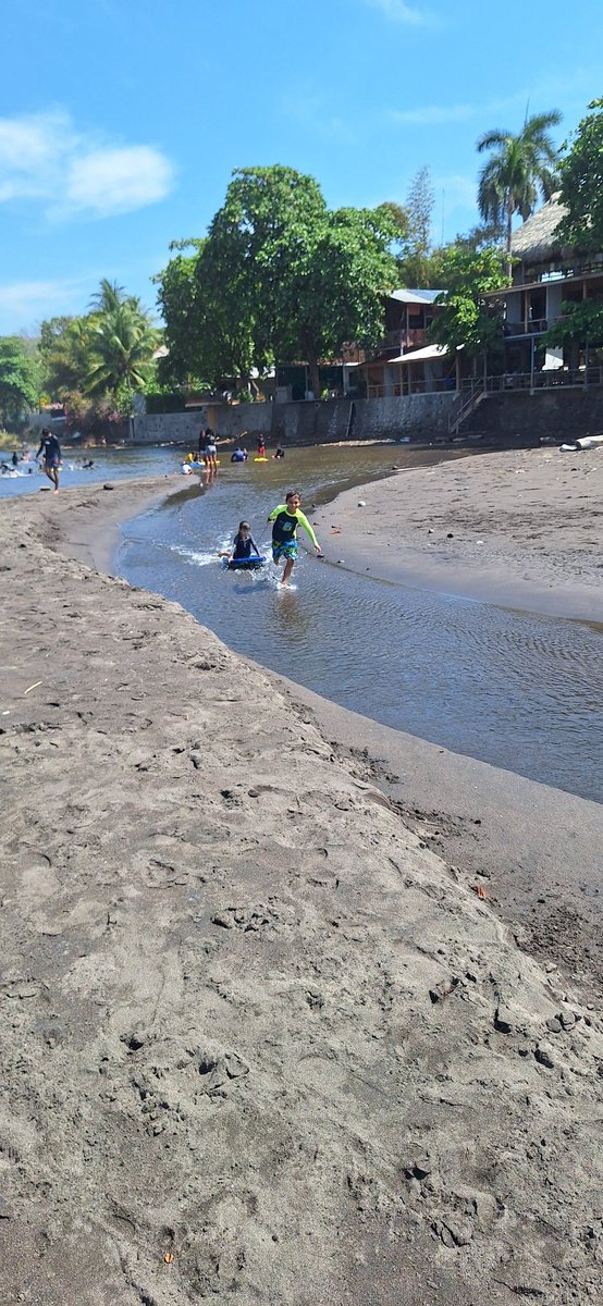 FredisMolina1's tweet photo. A morning full of smiles, waves, and fun at Bitcoin Beach. This is how Surf for Everyone is lived β with our kids enjoying the river to the fullest! @Bitcoinbeach
@romanmartinezc
#SurfForEveryone #BitcoinBeach #ElZonte #SurfCommunity
ππββοΈβοΈπ¦π§β€οΈ https://t.co/LUGSBdNxLF