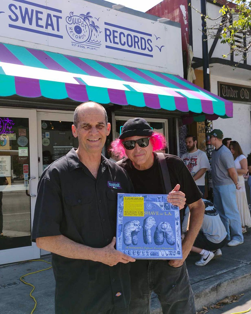 Wigmaker RSD scene report— Rat &amp; Mr E avec Le Box outside Sweat Records in Miami. Happy release day everyone!!

…liveandshaveinla-wig-box.bandcamp.com/album/4lp-box-…