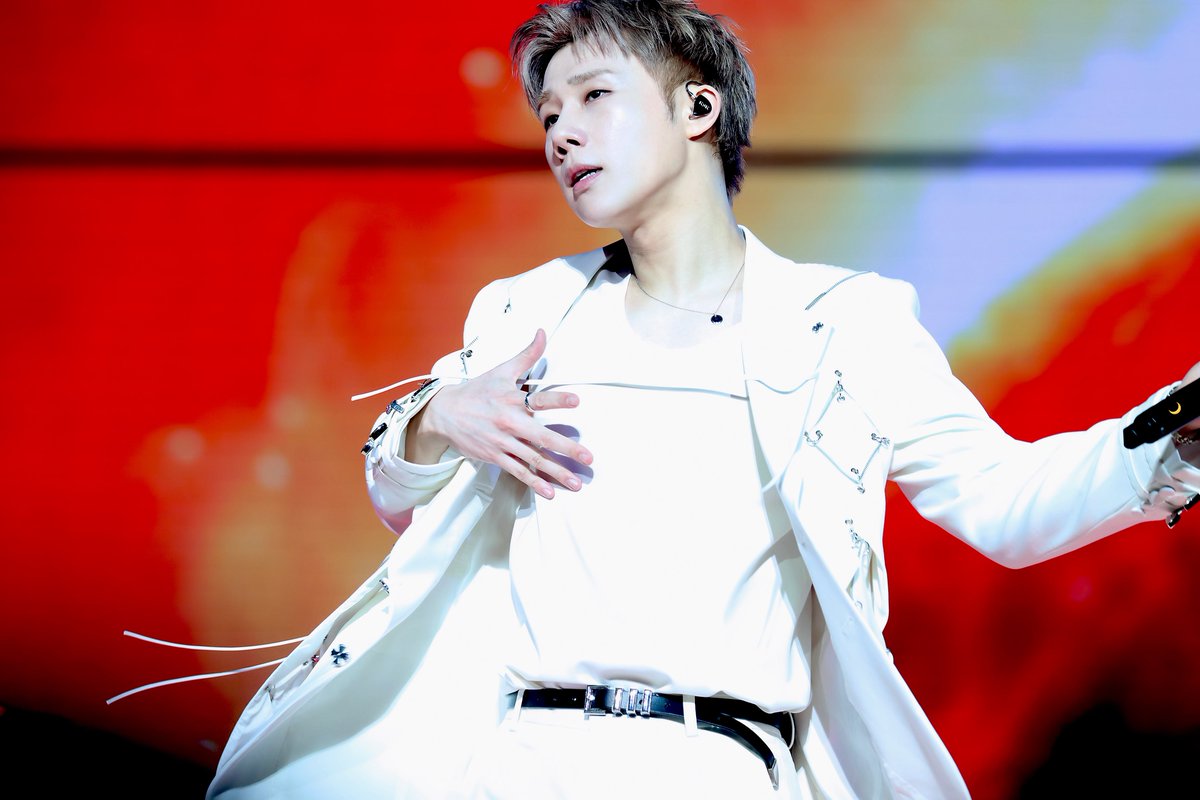 month_0609's tweet photo. 250412 리미티드에디션 앵콜

손....손..........손...................

#성규 #김성규 #인피니트 https://t.co/BfOCxbCtxN