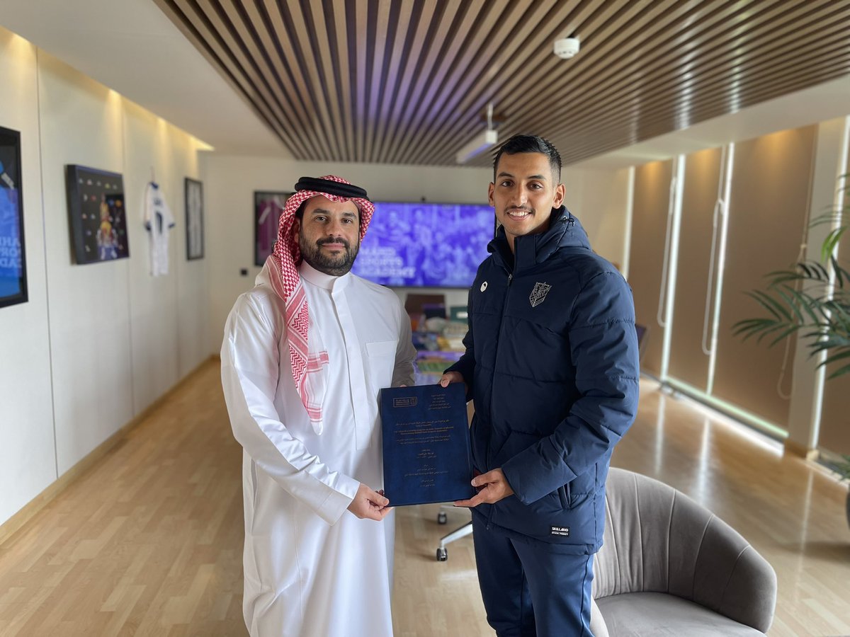 احترت في صياغة كلمات هذة التغريدة فقررت ان انقل ما كتبته في رسالتي للماجستير :
اهداء إلى :
من آمن بقدراتي و أستمر بدعمي و توجيهي 
الداعم الدائم : 
الاستاذ عبدالله فيصل حماد

المعرفة لا تتوقف،الشغف لا ينتهي،الطموح لا حد له
 العمل معك ممتع .. لا عدمناك سعادة الرئيس
<a href="/AfHammad14/">عبدالله فيصل حماد</a> 🙏🏻💜