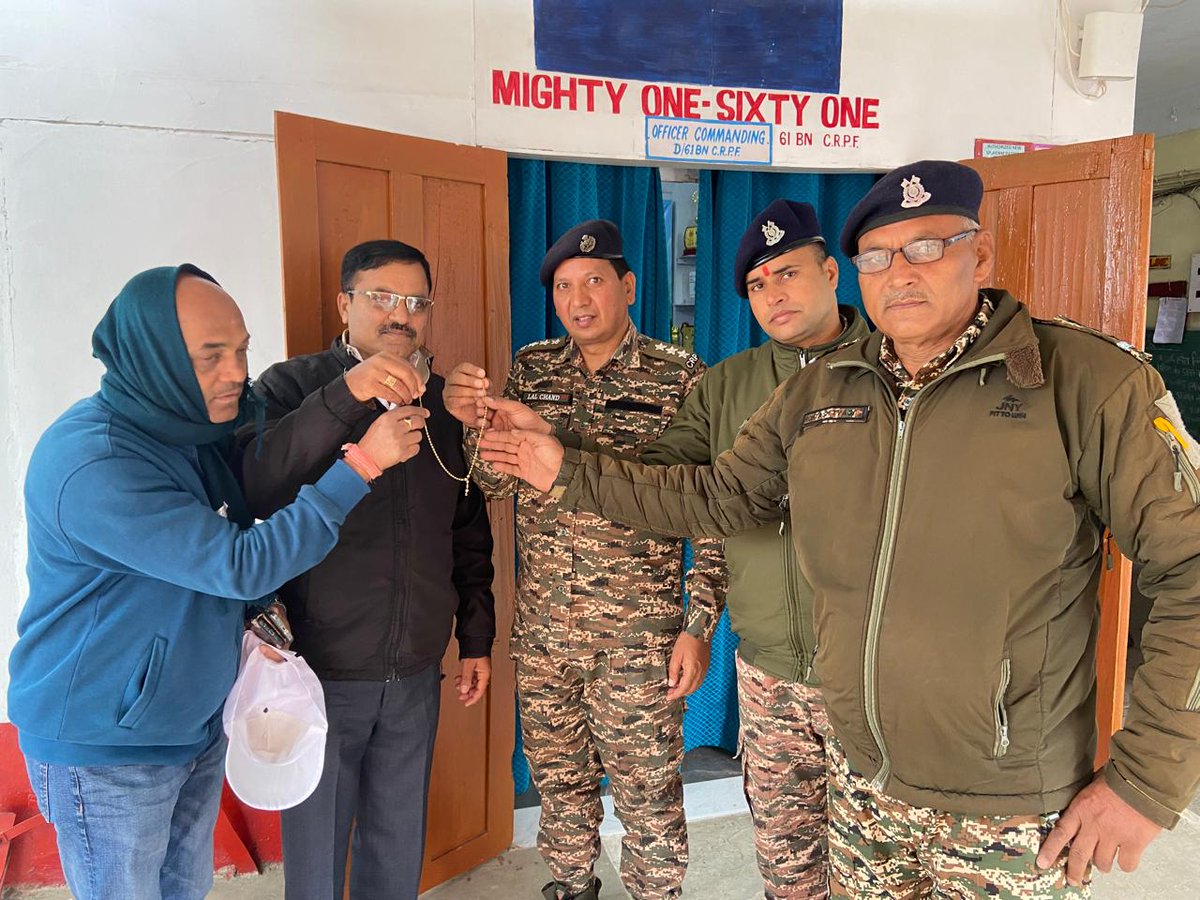 Duty with Integrity. Service with Heart.

While securing Shri Shankaracharya Temple in Srinagar, Ct Ram Kumar &amp; Insp Rohtash of 61 Bn #CRPF found a gold chain worth ₹1.3 lakh. After due verification, it was returned to its rightful owner—a devotee from Karnataka.
The gesture of