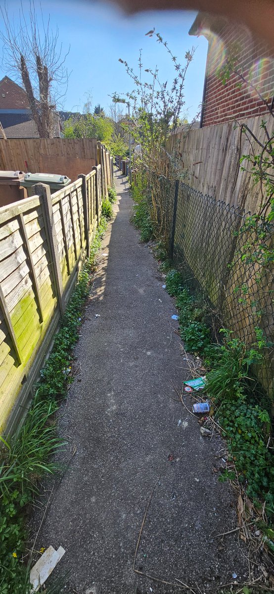 C__Stevenson's tweet photo. Scenes like this are disgusting and a real shame that we no longer care about our local area and the environment. Hopefully, with a plan going forward, we can make a real difference. https://t.co/JMmhZ2kJ4S