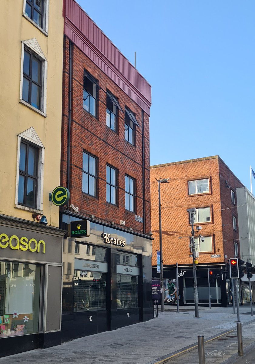 In the mid 1700s Edward Alexander had a grocery &amp; ships chandlery business near Barringtons Hospital on George's Quay , #Limerick
Around 1779, he relocated to No's. 10 O' Connell St. &amp; 1,2 &amp; 3 William St., where his sons succeeded him in the business as "Alexander Brothers".