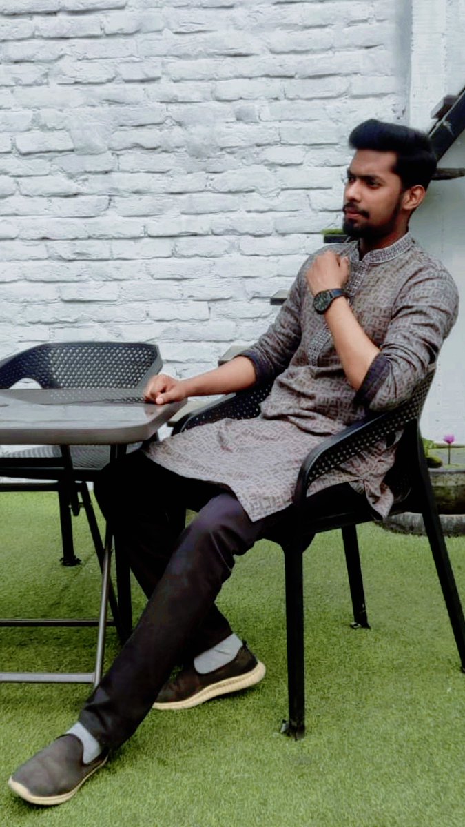 srj_emon's tweet photo. "আমরা শুধু যন্ত্রণায় অবস্তু হয়ে যাই,,,
আর ভুলে যাই নিজের সুন্দর জীবনটাকে...🤍
#oldone https://t.co/RN153X9qMM