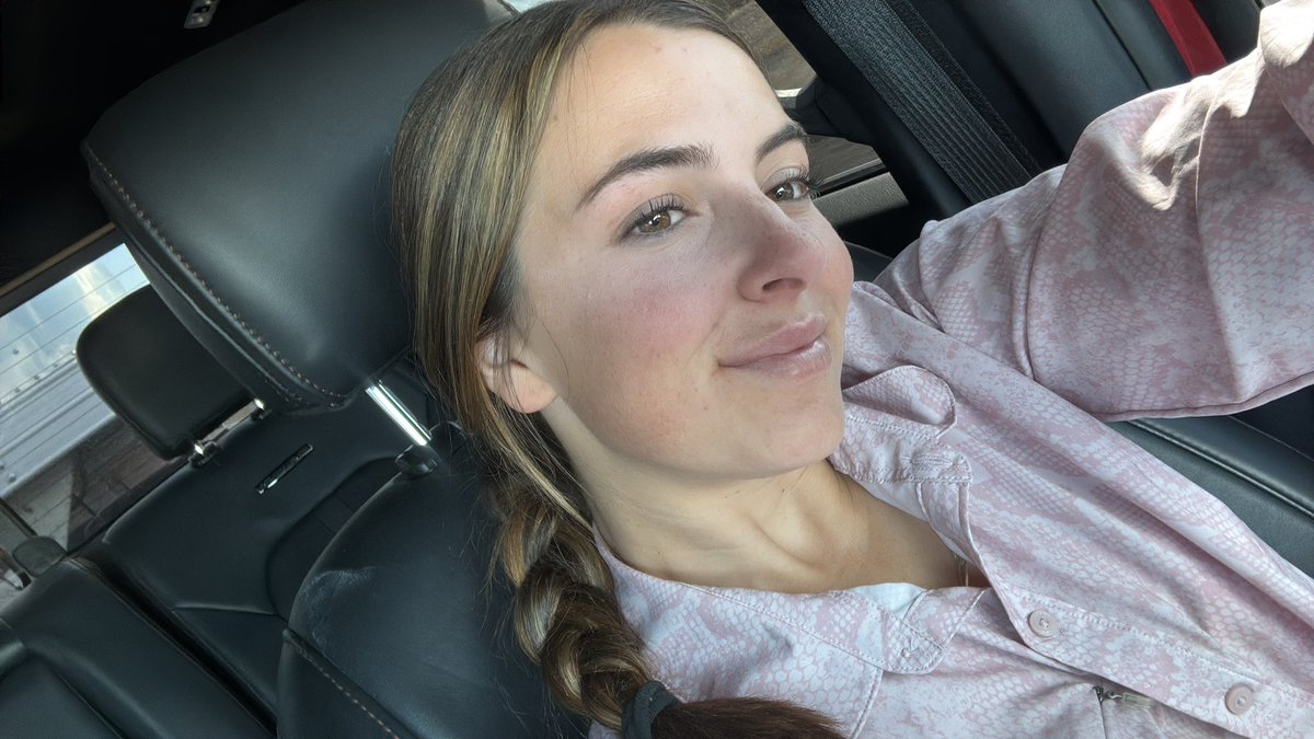 Rt if you love cowgirls👏🏽