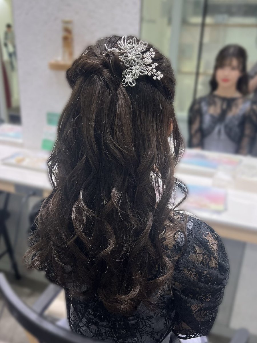 reina_bridal_s2's tweet photo. 4/13 《審査対象 88 👑🎀》 #RP希望 
➭グランプリステージ   🚨リトボ🎁ゲリラ＆推しドキ発生中🚨
👇🏻推しドキ💎
https://t.co/XZGEJxBCjL
👇🏻【審査対象投稿リスト】
https://t.co/Supcshbv7m 
🆘リスト内全投稿のリポストをお願いします🆘

いつも配信への愛テム、XのRP、推しドキからの応援ありがとうございます🤍
昨日のリトボ🎁ゲリラ1日目、沢山の応援ありがとうございました❣️ 昨日は予定がありいつもよりかなり限られた時間でしたが、短い時間でも皆様が集まってくださりリトボで応援してくださったこと本当に感謝しかありません😭❤️

残り3日❕本当にあっという間ですね...🥹💕
今日はリトボ🎁ゲリラ2日目‼️ そして夕方16時～、夜22時～はコスプレ配信予定でーす🫶🏻🫶🏻🫶🏻 夢に向かって全力で駆け抜けて皆様からも全力で応援して頂き、残りの72時間を皆様と一緒に楽しみたいです🎶
ぜひ本日も𝑹𝒆𝒊𝒏𝒂👸🏼🎀枠でお待ちしております💖

*⑅︎୨୧ ┈┈┈┈┈┈┈┈┈┈┈┈┈┈┈┈ ୨୧⑅︎*

Xの対象投稿RP♻️、ミクチャのアイテムpt、インスタのフォロー＆♡いいね！からの応援ぜひお願いいたします🙇🏼‍♀️❤️‍🔥

#MissBouquet
#ミクチャ
#KURAUDIA
#アルファブランカ 
#RP  #拡散希望 
#リポストお願いします

昨日は友達の結婚式に...🕊🤍 幸せを分けてもらうと同時にやはり幸せな1日を飾るドレスとジュエリーは素敵だなぁと💭👗💎ヘアアクセサリーはティアラコレクション🥇位の特典で頂いた "Uhu,t" 様のものを早速使いました🌼*･ 様々なビーズで作られた繊細なデザインでとってもお気に入りです✨ 皆様の応援の応援のおかげで頂けたことに感謝です😌🎀