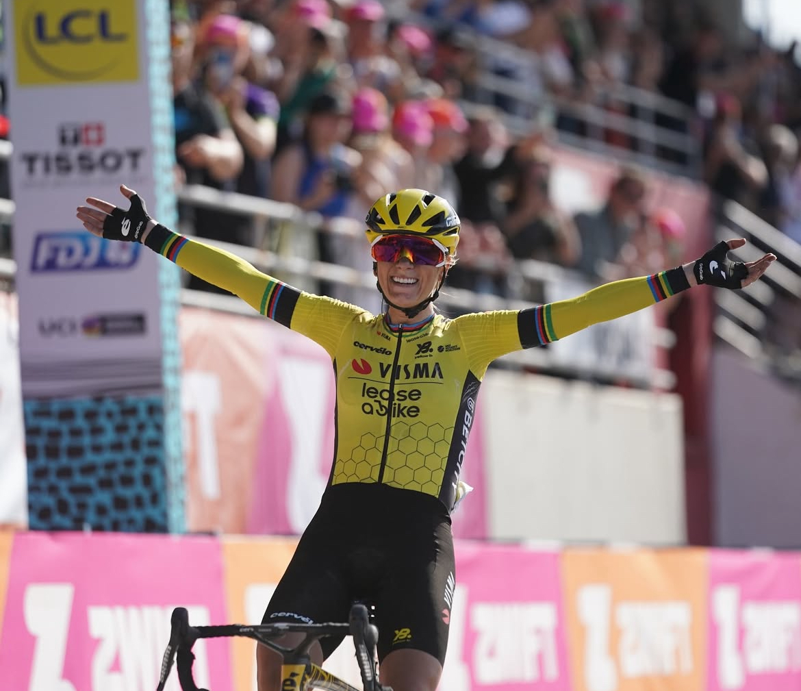 FFC (@ffcyclisme) on Twitter photo Tout simplement GOATESQUE 🔥
Pauline Ferrand-Prévot rentre une nouvelle fois dans la légende en remportant la mythique course de Paris-Roubaix 🚲 <a href="/parisroubaix/">Paris-Roubaix</a>
C’est la première fois qu’une française remporte la course 🔥
©️ <a href="/RoubaixFemmes/">Paris-Roubaix Femmes avec Zwift</a> Tout simplement GOATESQUE 🔥
Pauline Ferrand-Prévot rentre une nouvelle fois dans la légende en remportant la mythique course de Paris-Roubaix 🚲 <a href="/parisroubaix/">Paris-Roubaix</a>
C’est la première fois qu’une française remporte la course 🔥
©️ <a href="/RoubaixFemmes/">Paris-Roubaix Femmes avec Zwift</a>