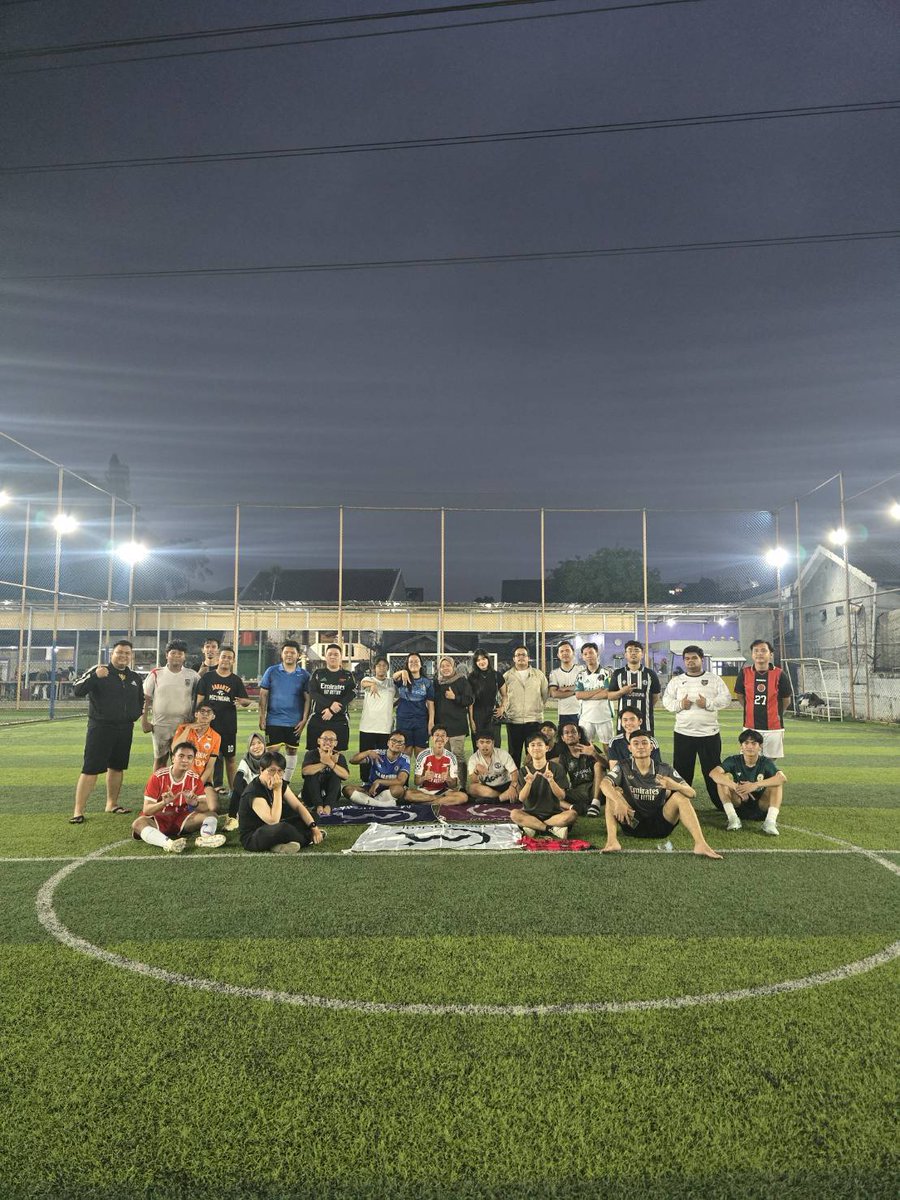 marshaoshi_'s tweet photo. 4 Sehat 5 Jangan Malazzzz..
Terimakasih WargaMaru yg sudah ikut bal-balan di SSB sore tadi 🦾⚽
Ditunggu pemain nomor punggung 6 yg kmrn main bola @L_MarshaJKT48
#MOSport https://t.co/k6niYnN5Le