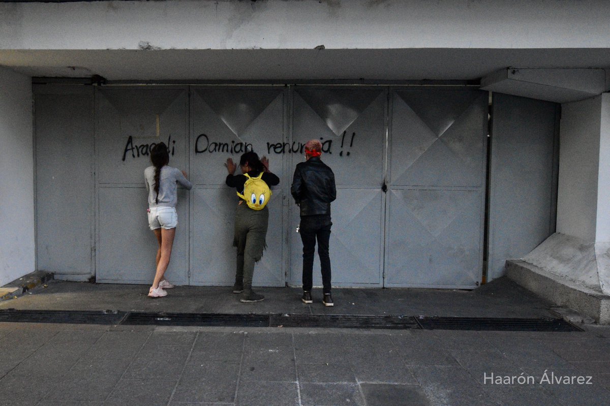 Personas LGBT+ protestaron ante las condiciones inhumanas en las que se encuentran la mayoría de los albergues, además de exigir programas sociales específicos para este sector de la sociedad y una vivienda digna.

Galería completa: instagram.com/p/DIWhSZYun44/…