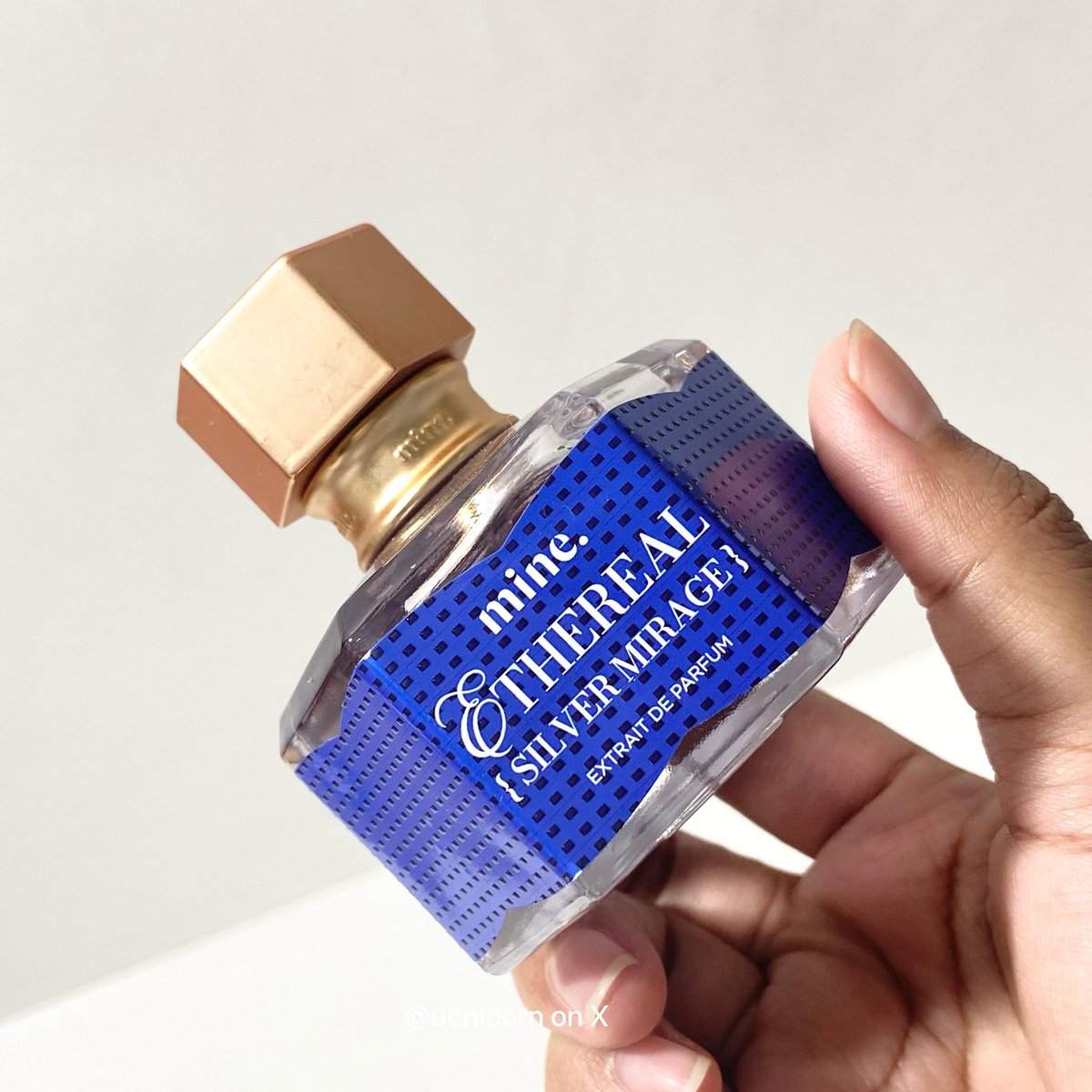 ucnicorn's tweet photo. kalo ditanya “UDAH KERINGETAN KOK MASIH TETEP WANGI?”

ini dia jawabannya🤏🏻😋
pake parfum yang wanginya tahan banting. bisa dipake panas panasan, kegiatan outdoor, atau olahraga🏃🏻‍♀️✨ https://t.co/ODlJ025yZE