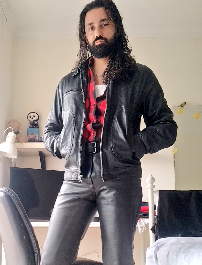 feetmasterfonso's tweet photo. Parezco un niño bueno pero lo cierto es que soy el causante de las pajas de muchos #leather #cuero #leathergear #leathermen #meninleather #leatherpants #fetish #macho #spanishmen https://t.co/ETSJIEan36
