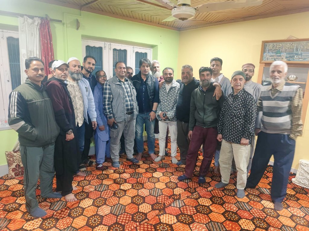 Arif_Laigroo's tweet photo. Today held a meeting  in #Zaldagar #HabbaKadal and deliberated upon several issues,During the meeting various issues to strengthen the party and upcoming Muncipal elections were discussed and prevailing circumstances were center of the meeting.@MehboobaMufti @GreaterKashmir https://t.co/uqOQMJlg3d