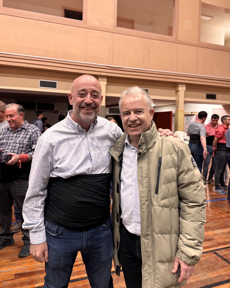 Durant l’assaig d'ahir vam anunciar el guanyador del XIIè Premi “Isidre de Rabassó”, Jordi Bertran Luengo, per la seva trajectòria vinculada al món casteller i la cultura popular.

Referent en l’estudi i difusió dels #castells. Enhorabona!

#PremiIsidredeRabassó #CollaVella