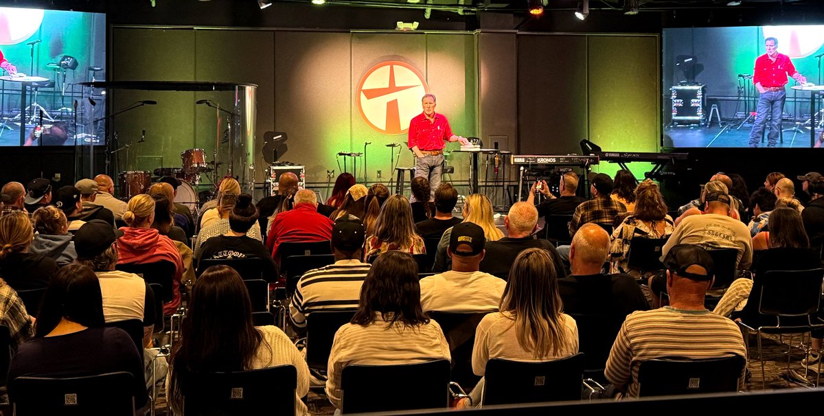 davidzailer's tweet photo. My first time "BACK" since the dang cancer of 2024. I love the community (500+) of Lifelines Recovery, CarePossible, and the Crossing Church.
#deathofafisherman 
#ourjourneyhome 
#whenlostmencomehome https://t.co/BcJlbM64jj
