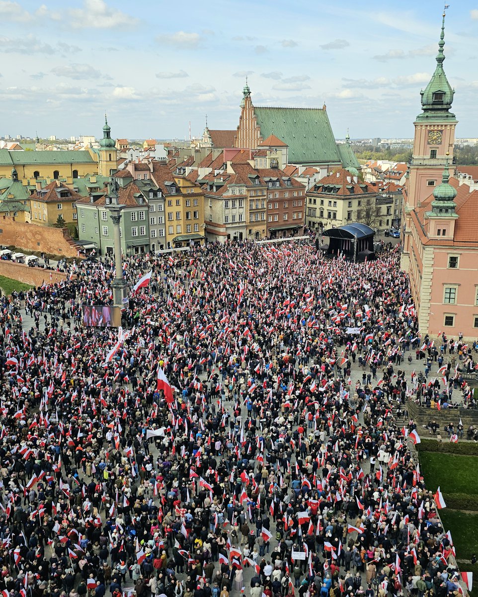 HektikHektor's tweet photo. PEAK Europe!!
This is.. POLAND!!!!!!!!!!!!

Number ONE in the world when it's about passionate displays of national pride!!

PROUD of Our HISTORY!
PROUD of Our KULTURE!
PROUD of Our TRADITIONS!
PROUD TO BE POLISH!! 🇵🇱💪

POLISH PRIDE with NO apologies!!!

AMAZING!!! 🤍❤

Love Life ❤