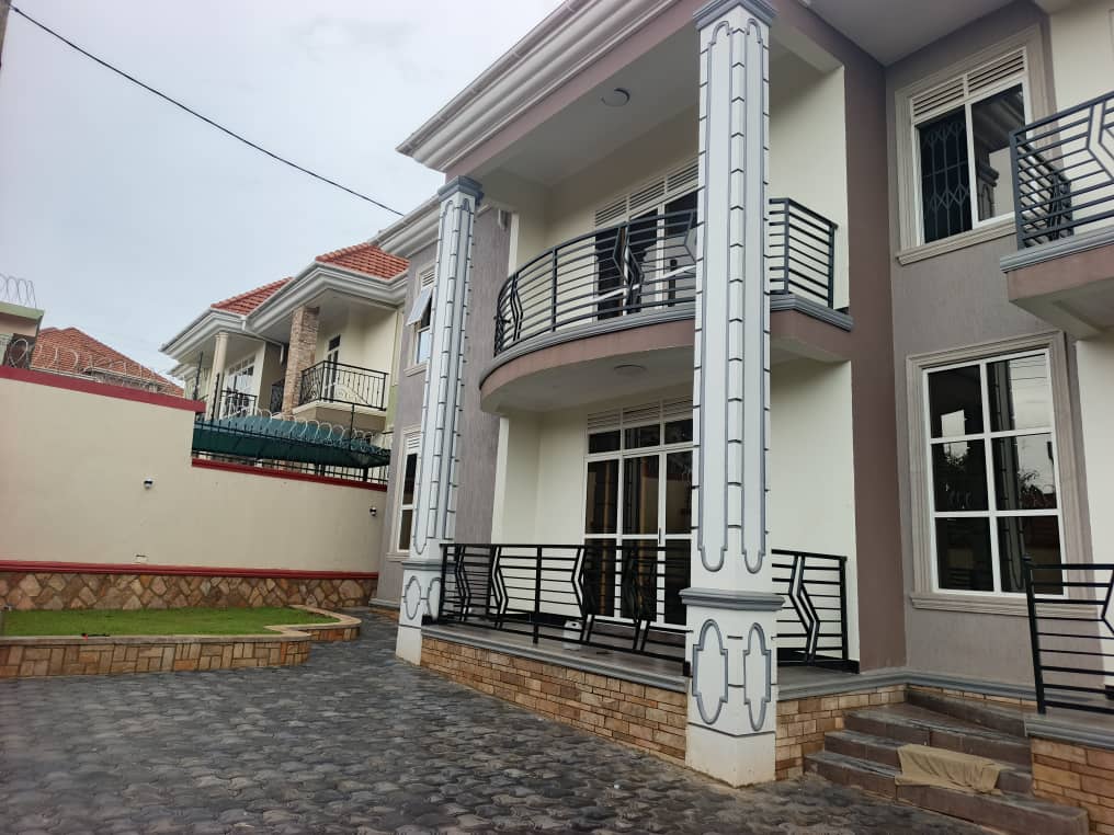 shukranproperty's tweet image. BRAND NEW HOUSE FOR SALE

Located  in Kyanja

#5bedrooms #5bathrooms 2 sitting rooms

Priced at #680m Ugx

0706 592 177