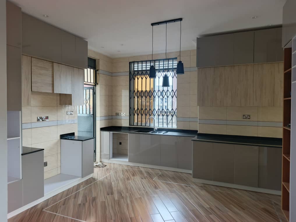 shukranproperty's tweet image. BRAND NEW HOUSE FOR SALE

Located  in Kyanja

#5bedrooms #5bathrooms 2 sitting rooms

Priced at #680m Ugx

0706 592 177