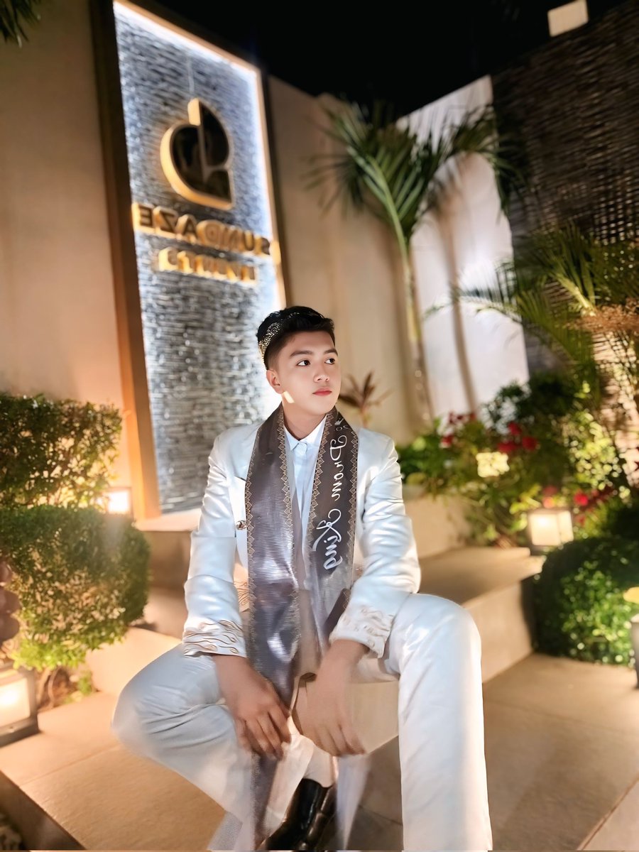 warrenmerjilla's tweet image. Prom King, Na Introduction Needed.👑🤍 #Prom #Galanight #Promking