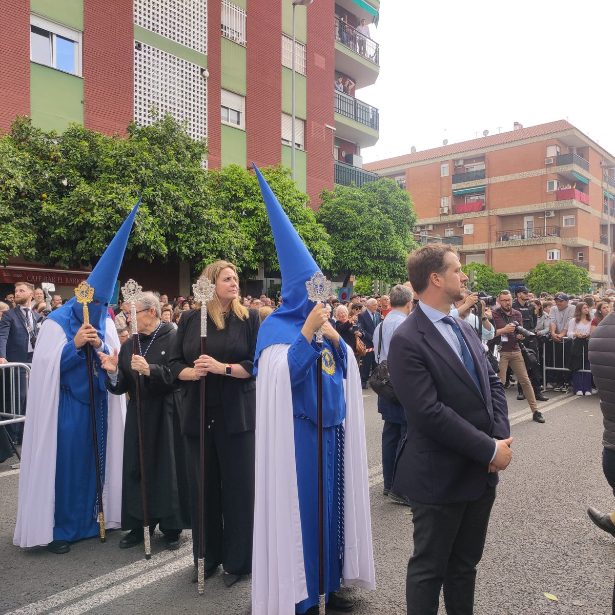 Distrito San Pablo-Santa Justa (Sevilla) (@dtospablosjusta) on Twitter photo Agradecer a la <a href="/HermandadSJO/">Hermandad de San José Obrero</a> por hacer partícipes en su Estación de Penitencia a nuestra delegada <a href="/angiemorenoram/">Angie Moreno</a> y director del distrito <a href="/alejandrojmora/">Alejandro Mora</a>.
#SSemanaSanta2025
#DistritoSanPabloSantaJusta Agradecer a la <a href="/HermandadSJO/">Hermandad de San José Obrero</a> por hacer partícipes en su Estación de Penitencia a nuestra delegada <a href="/angiemorenoram/">Angie Moreno</a> y director del distrito <a href="/alejandrojmora/">Alejandro Mora</a>.
#SSemanaSanta2025
#DistritoSanPabloSantaJusta