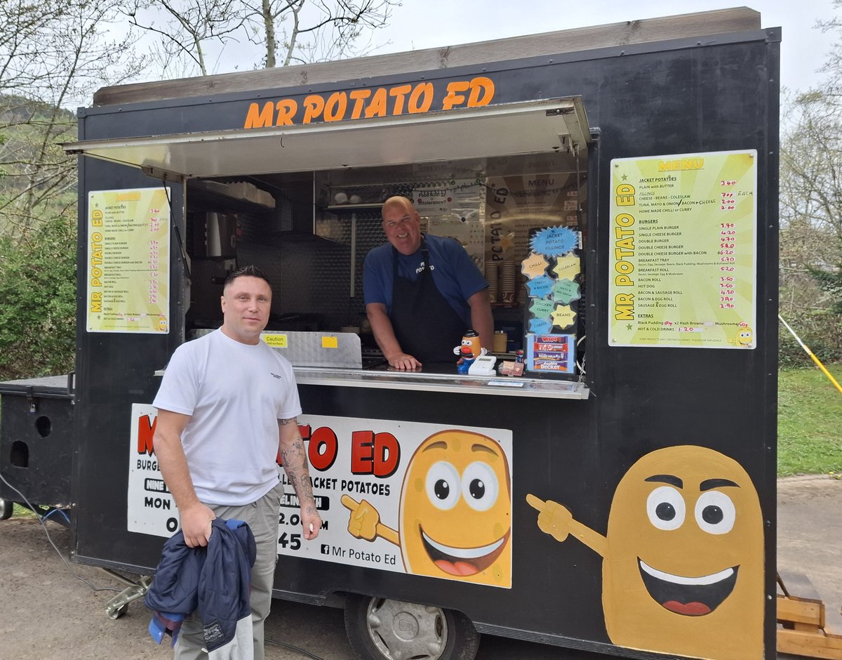 <a href="/MrPotatoEd2/">Mr Potato Ed</a> 
<a href="/Gezzyprice/">Gerwyn Price</a> only eats at the best food vans!!
