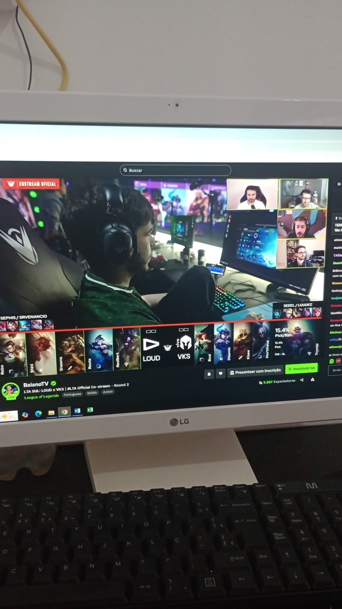SecaodoLOL's tweet photo. Botei no @baianolol1 sem do na @Kickstarter @GustavoMinerva @mylonzete @Absoluttlol me dá o PC seus canalhas cretinos @LTASul @ilhadaslendas https://t.co/ac0tbRZIq4